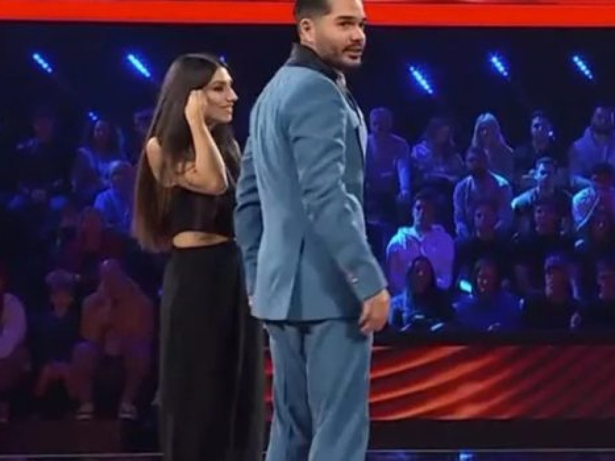 The Voice: &Alpha;&pi;&eta;ύ&delta;&eta;&sigma;&epsilon; &omicron; &Mu;ά&sigma;&tau;&omicron;&rho;&alpha;&sigmaf; &mu;&epsilon; &tau;&omicron;&nu; &Mu;&alpha;&zeta;&omega;&nu;ά&kappa;&eta;- &laquo;&Epsilon;ί&nu;&alpha;&iota; &sigma;&tau;&eta;&mu;έ&nu;&omicron;!&raquo; (vid)