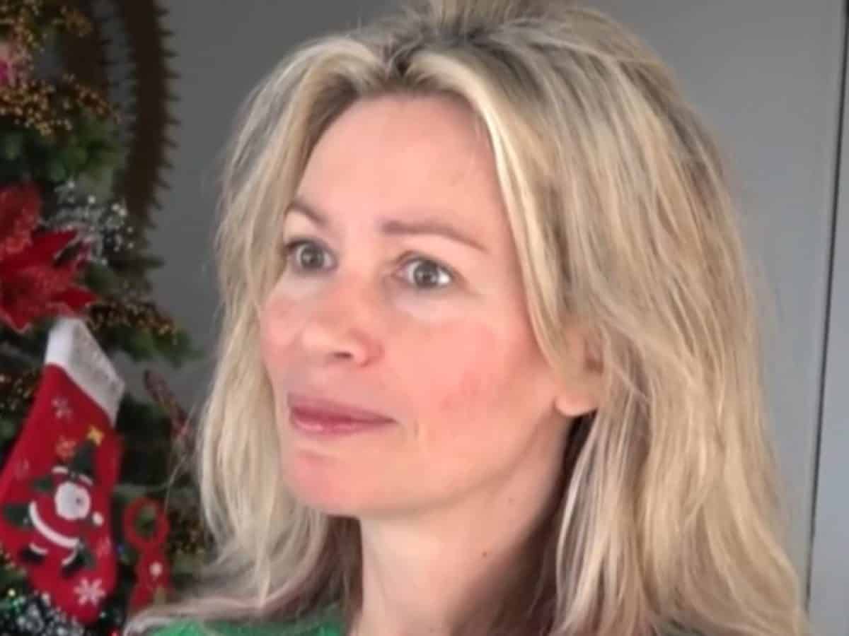 Άριελ Κωνσταντινίδη: “Άγχος ένιωθα μικρή για τα Χριστούγεννα. Έμφαση στην οικογενειακή θαλπωρή που δεν υπήρχε”