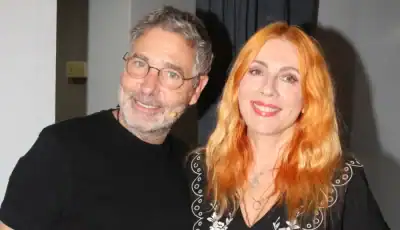 tvneakaridi-Αtheridisto-telos-mias-makrochronias-schesis