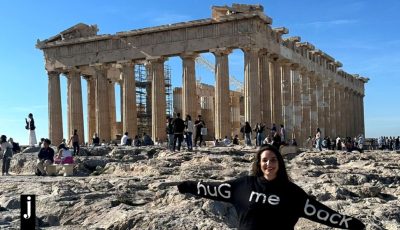 tvneaHug-Me-Back-mia-agkalia