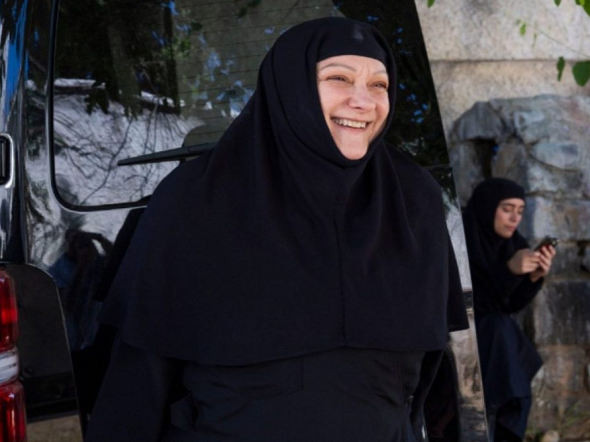 Φόνοι στο καμπαναριό: Η αδεφή Αρσινόη επιστρέφει πιο ξινή και πανικόβλητη από ποτέ!
