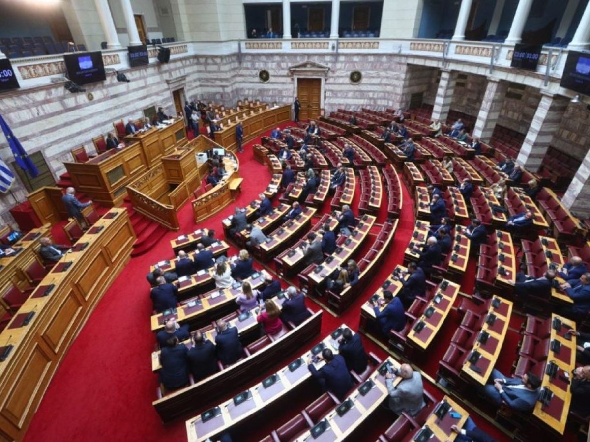 Βουλή: Κατατέθηκε το νομοσχέδιο για την επαγγελματική ασφάλιση και τα ομαδικά ασφαλιστήρια